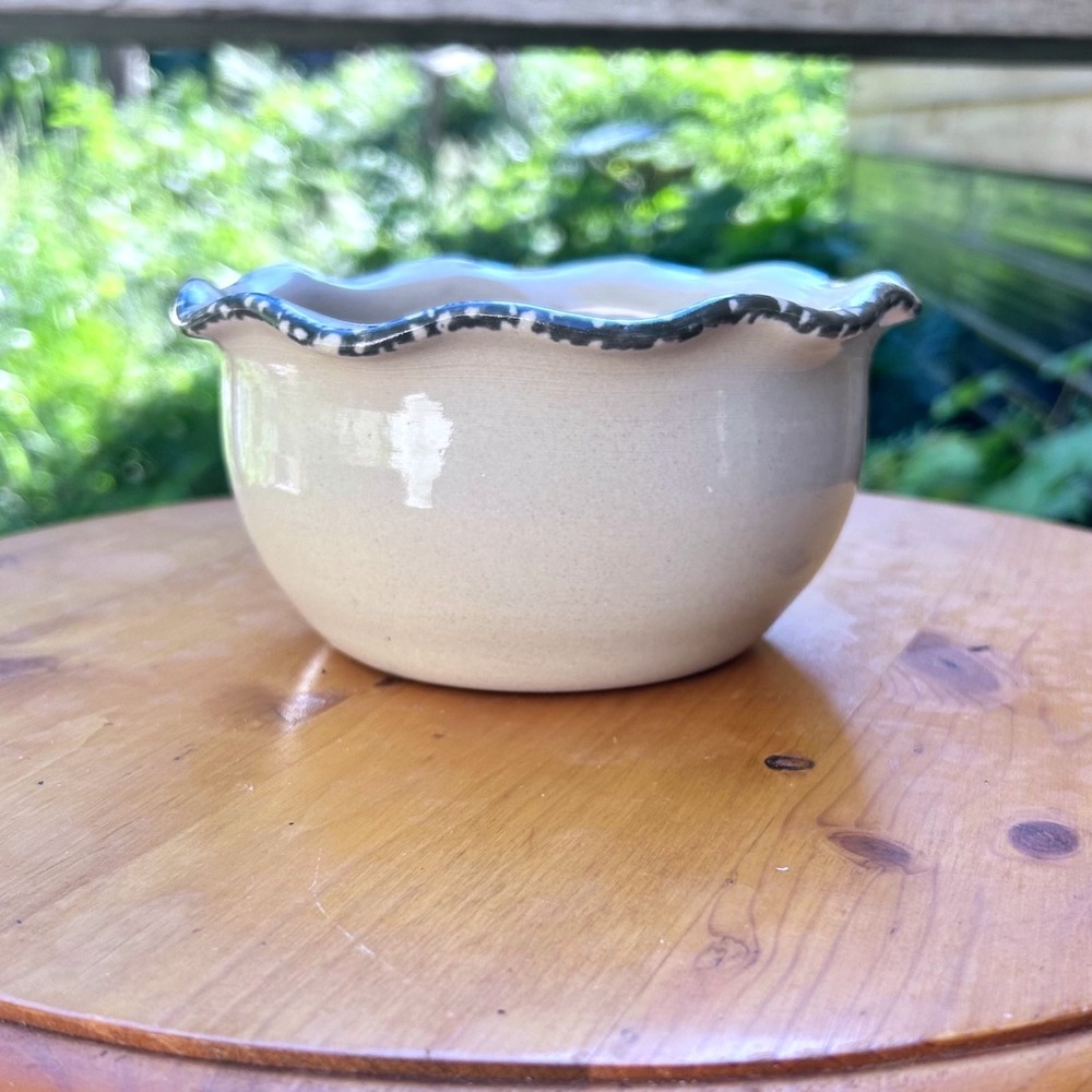 Vintage 1993 Yorktowne Berry Bowl Gray Blue Ruffled Rim Stoneware Pfaltzgraff